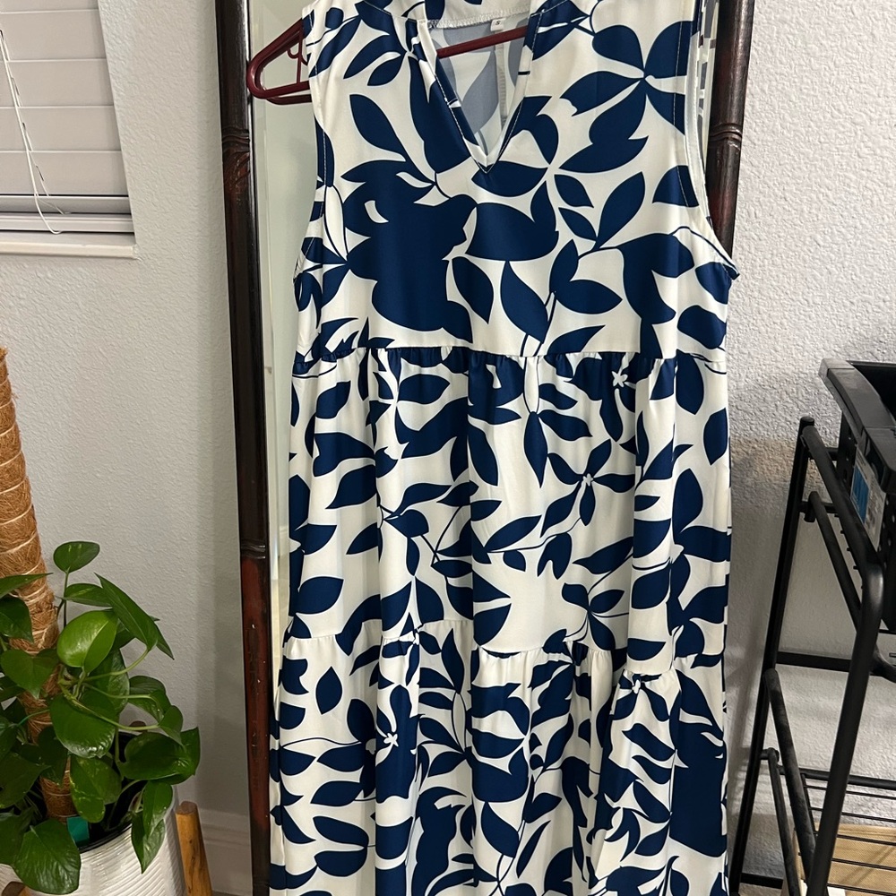 Elegant Navy and White Leaf Print Dress